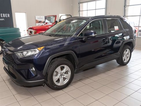 Used 2020 Toyota RAV4 XLE image 3