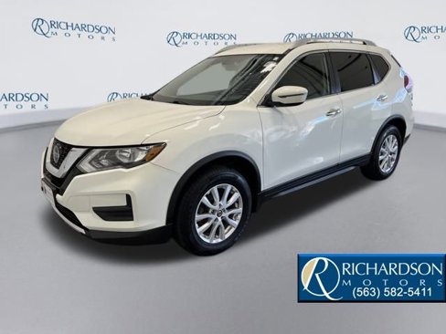 Used 2020 Nissan Rogue SV image 1