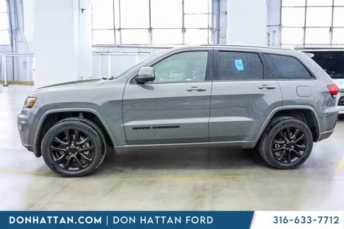 Used 2021 Jeep Grand Cherokee Laredo X image 2