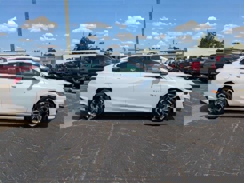 Used 2023 Chevrolet Malibu LT image 3