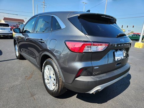 Used 2020 Ford Escape SE image 7