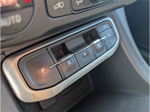 Used 2022 GMC Acadia SLE image 23