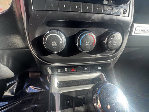 Used 2014 Jeep Compass Latitude image 23