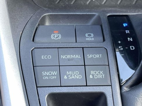 Certified 2020 Toyota RAV4 XLE image 32