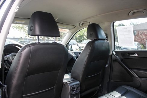 Used 2017 Volkswagen Tiguan S image 35