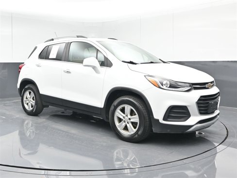 Used 2017 Chevrolet Trax LT w/ Sun & Sound Package image 3