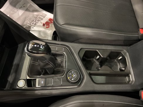 Used 2023 Volkswagen Tiguan SE w/ Panoramic Sunroof Package image 34
