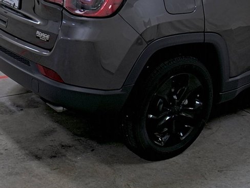 Used 2018 Jeep Compass Latitude image 12