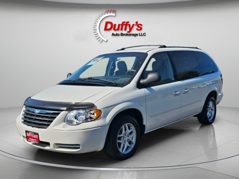 Used 2005 Chrysler Town & Country LX image 9