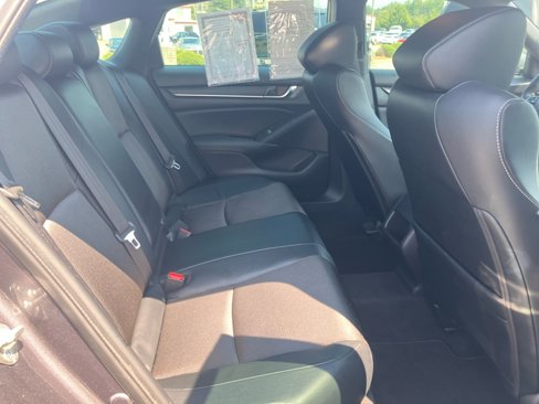 Used 2018 Honda Accord Sport image 29
