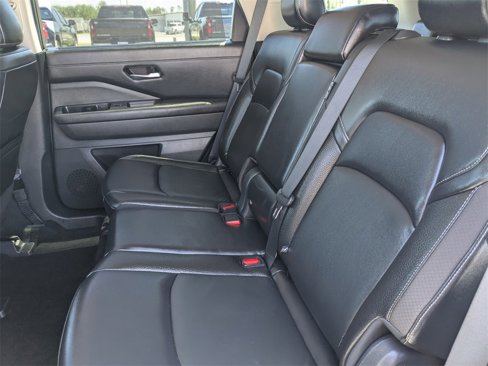 Used 2023 Nissan Pathfinder SL image 14