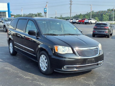 Used 2016 Chrysler Town & Country Touring image 33