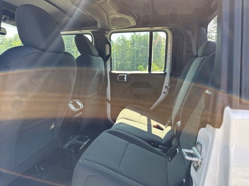 New 2025 Jeep Gladiator Sport image 10