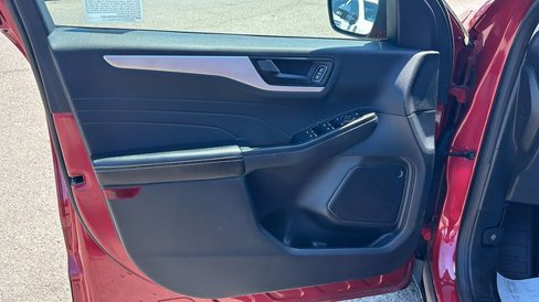 Used 2022 Ford Escape SE w/ SE Sport Appearance Package image 16