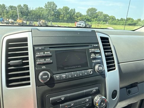 Used 2014 Nissan Frontier SV image 24