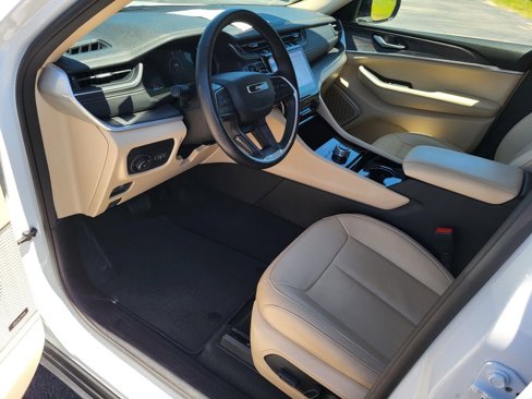 Used 2022 Jeep Grand Cherokee Limited image 30