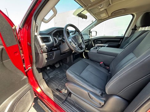 Used 2017 Nissan Titan SV image 27