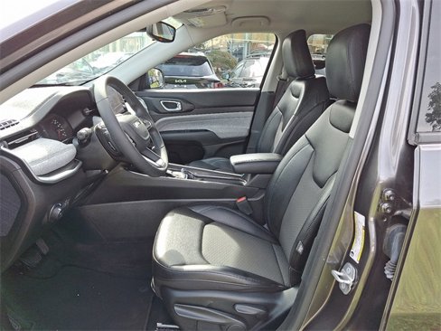 Used 2022 Jeep Compass Latitude image 13