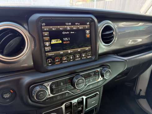 Used 2019 Jeep Wrangler Unlimited Sahara image 31
