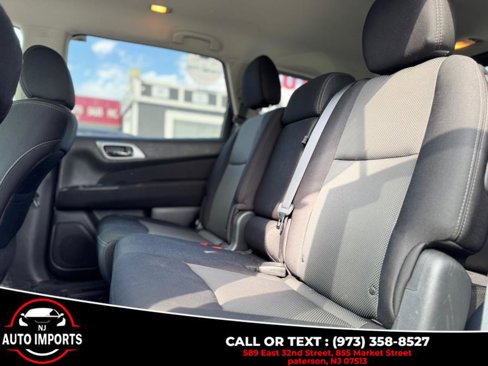 Used 2017 Nissan Pathfinder SV image 16