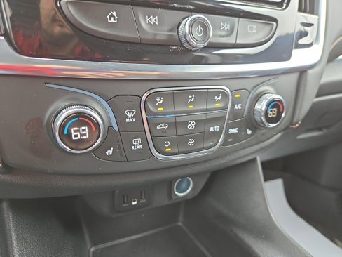 Used 2021 Chevrolet Traverse LT w/ LPO, Floor Liner Package image 28