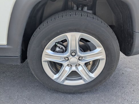 Used 2023 Jeep Compass Latitude w/ Sun and Sound Group image 9