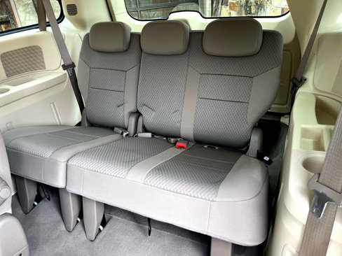 Used 2010 Chrysler Town & Country Touring image 42