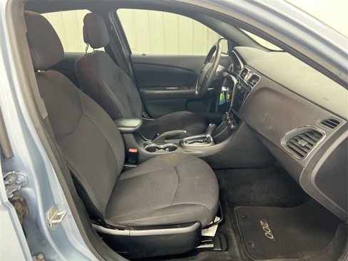 Used 2013 Chrysler 200 LX image 20