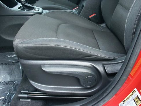 Used 2018 Hyundai Elantra GT image 15