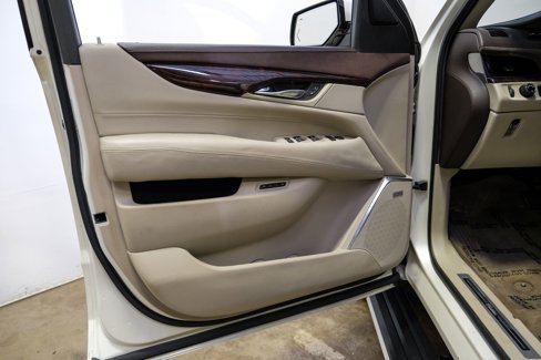 Used 2015 Cadillac Escalade Premium image 33