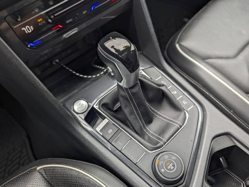 Used 2022 Volkswagen Tiguan SEL R-Line image 43