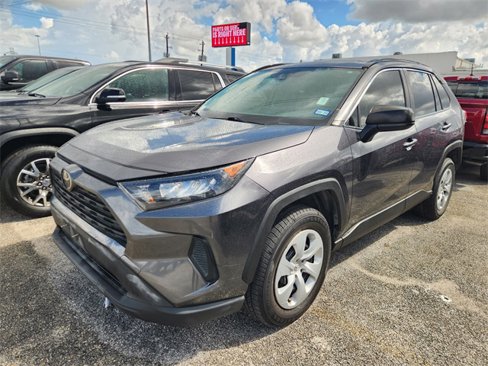 Used 2019 Toyota RAV4 LE image 3