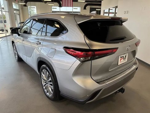 Used 2020 Toyota Highlander Platinum image 5