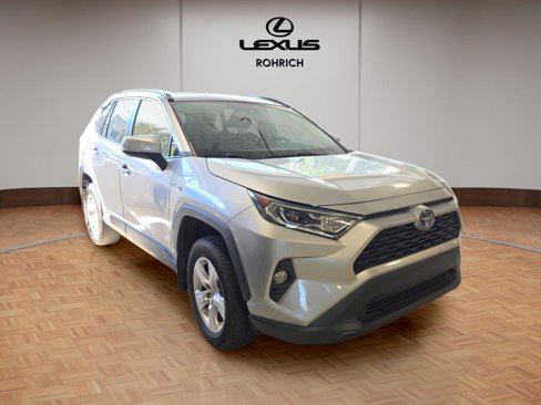 Used 2019 Toyota RAV4 XLE w/ Carpet Mat Package image 3