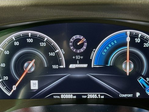 Used 2019 BMW 530e xDrive w/ Executive Package image 12