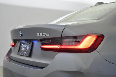 Certified 2023 BMW 330e w/ Driving Assistance Package image 11