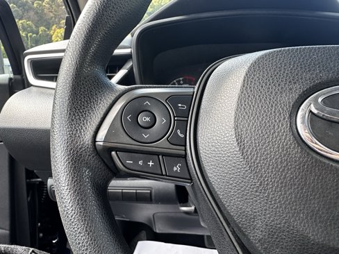 Used 2022 Toyota Corolla LE image 9