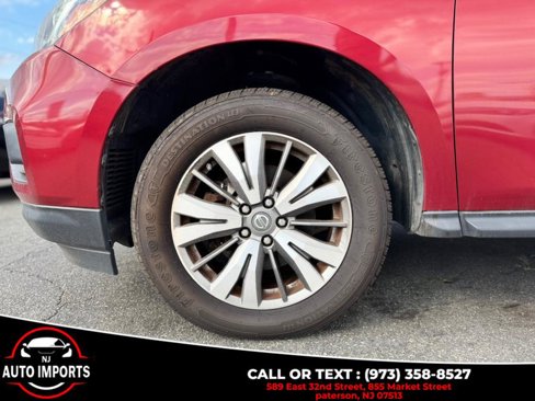Used 2017 Nissan Pathfinder SV image 39