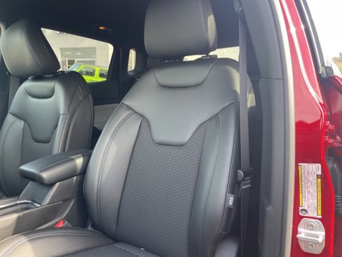 New 2025 Jeep Compass Latitude image 24