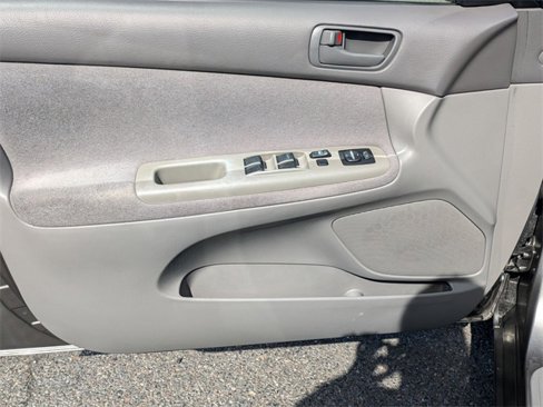 Used 2004 Toyota Camry LE image 19