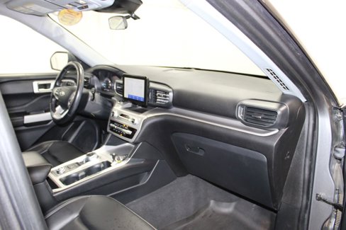 Used 2022 Ford Explorer XLT w/ Equipment Group 202A image 23