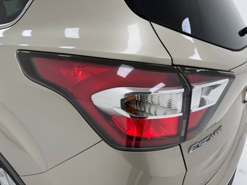Used 2017 Ford Escape SE image 12