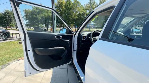 Certified 2024 Hyundai Venue SE image 36