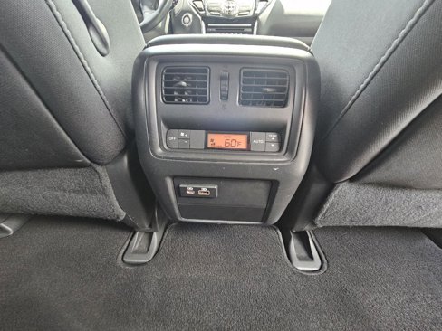 Used 2019 Nissan Pathfinder SV image 15