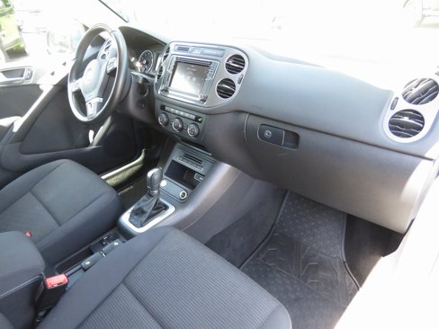 Used 2017 Volkswagen Tiguan Limited w/ Premium Package image 13