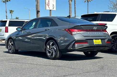 Used 2025 Hyundai Elantra Sport image 6