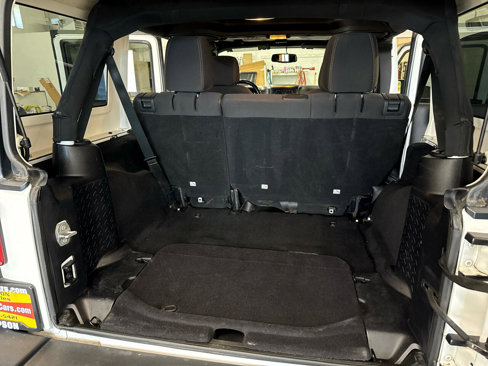 Used 2015 Jeep Wrangler Unlimited Rubicon w/ Max Tow Package image 43