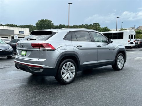 Used 2022 Volkswagen Atlas Cross Sport SE image 7