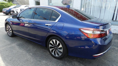 Used 2017 Honda Accord EX-L image 8