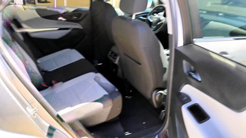 Used 2023 Chevrolet Equinox LT w/ Driver Convenience Package image 17